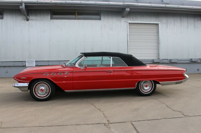 1961 buick electra 225 convertible, many power option,s factory a/c, 61 gm