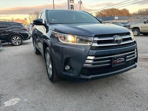 2019 toyota highlander in milwaukee, wisconsin