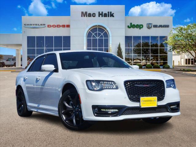 2022 chrysler 300 s
