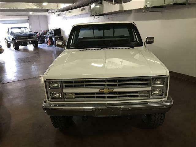 1987 chevrolet 1/2 ton pickups silverado 4x4 shortbed injected