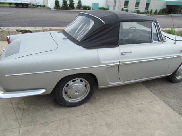 1 owner !! 1967 renault caravelle