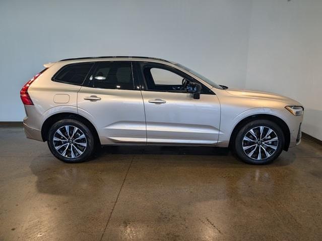 2023 volvo xc60 b5 plus dark theme