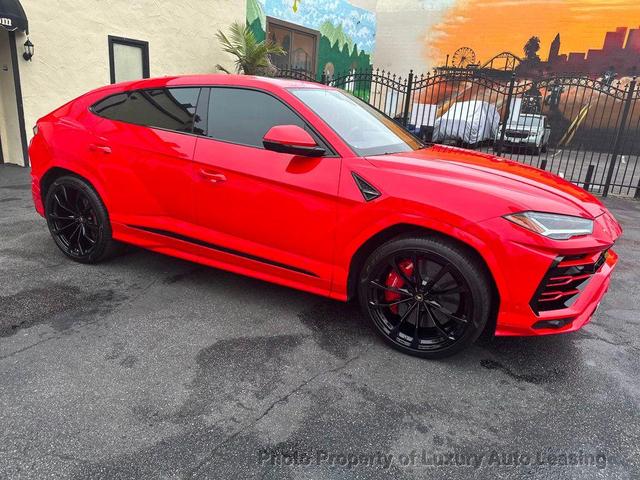 2020 lamborghini urus base