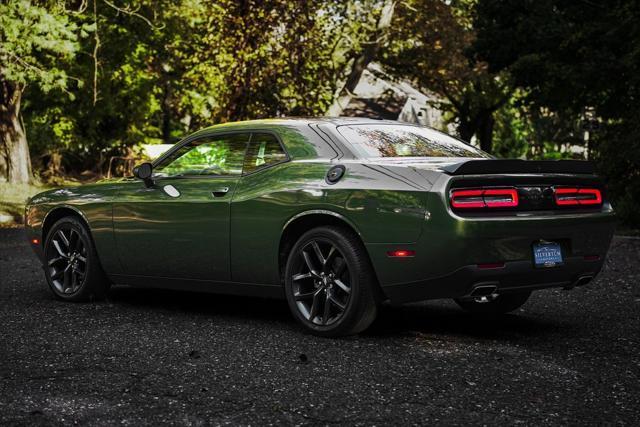 2022 dodge challenger sxt