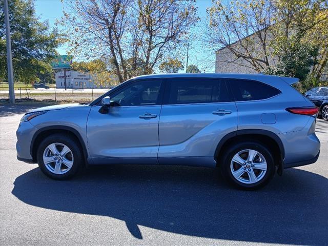 2021 toyota highlander le