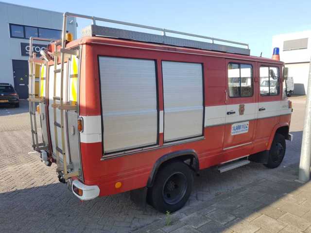 mercedes 608d emergency vehicle - adventure van