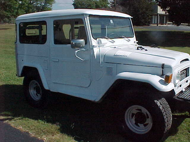 1975 toyota fj40 land cruiser strong running white climbing four wheeling machin