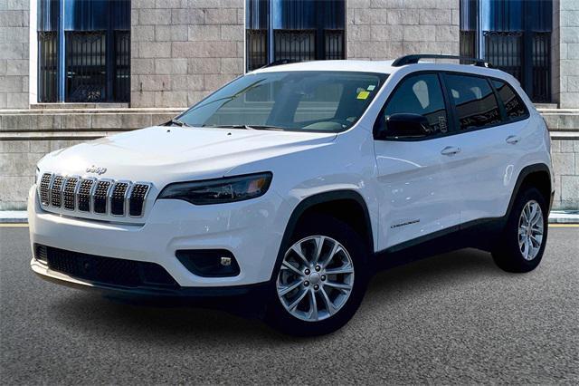 2022 jeep cherokee latitude lux
