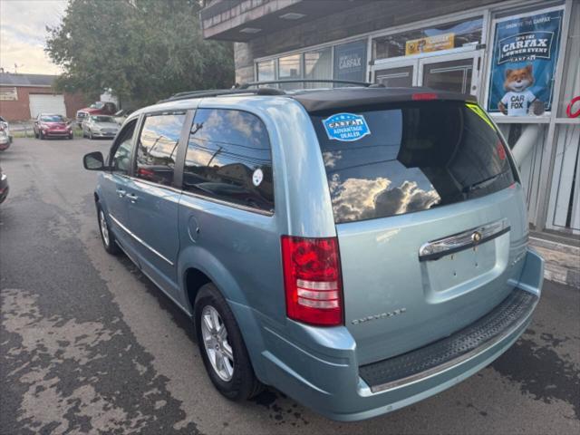 2010 chrysler town & country touring
