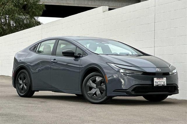 2023 toyota prius le