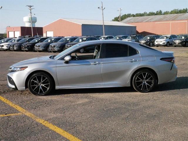 2021 toyota camry se