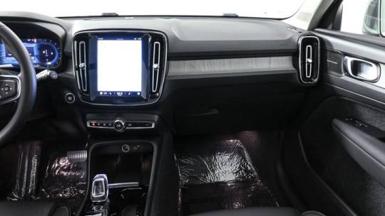 2024 volvo xc40 b5 ultimate bright theme