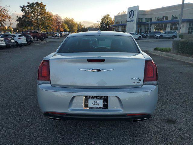2019 chrysler 300 s