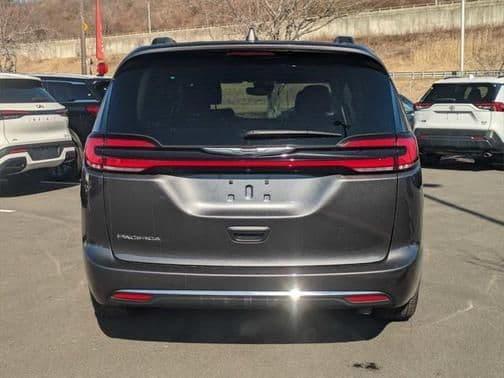 2022 chrysler pacifica touring l in danbury, connecticut