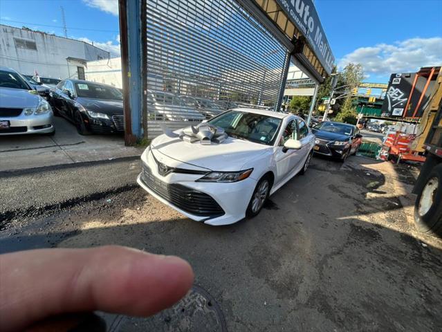 2019 toyota camry le