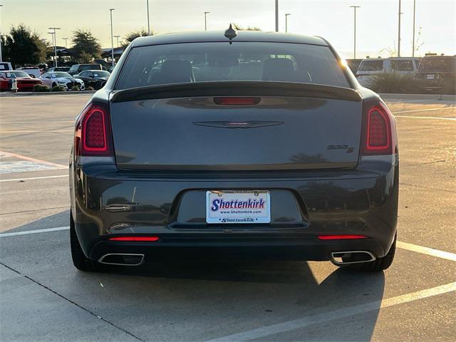 2022 chrysler 300 s