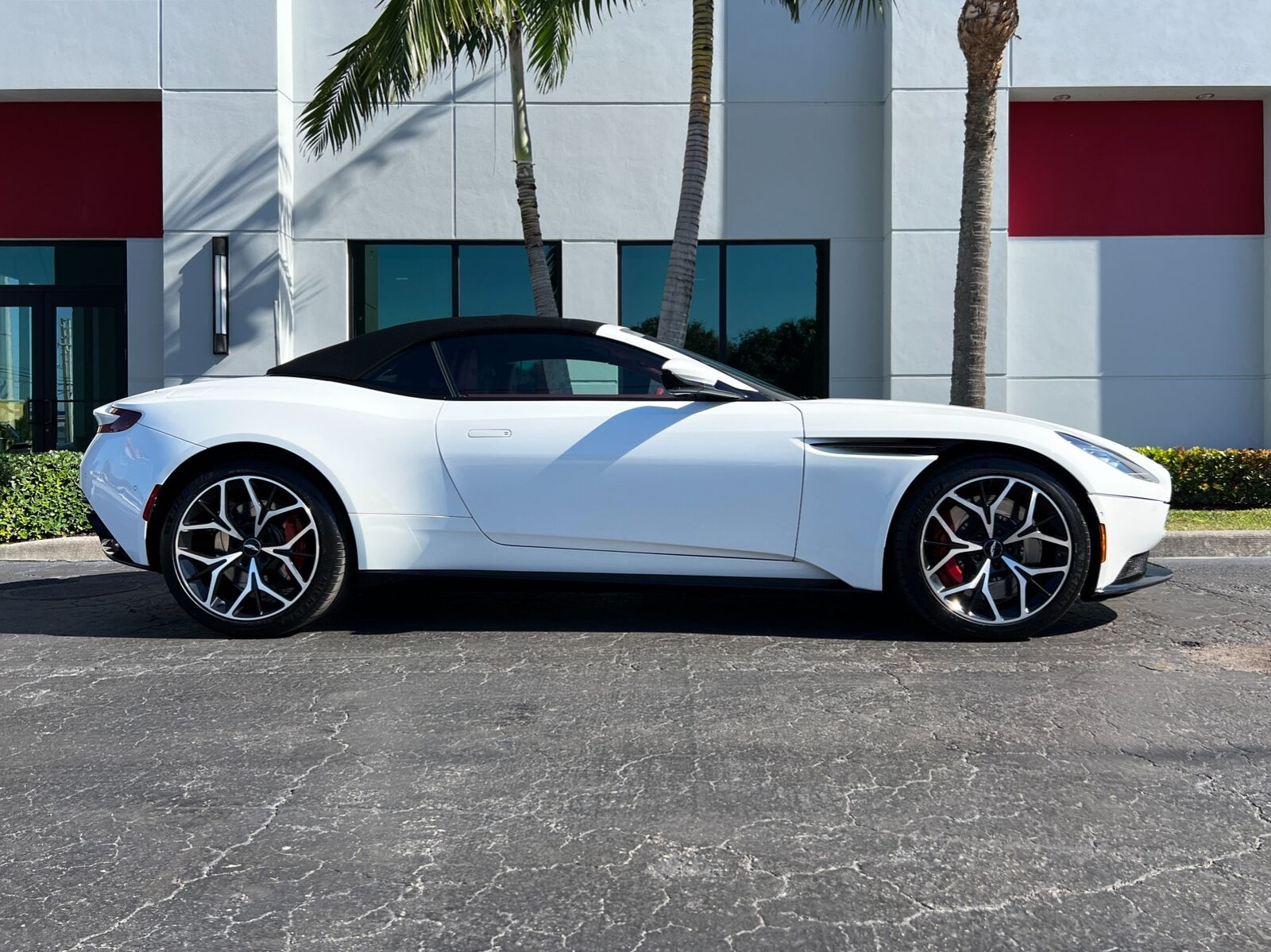 2019 aston martin db11 volante