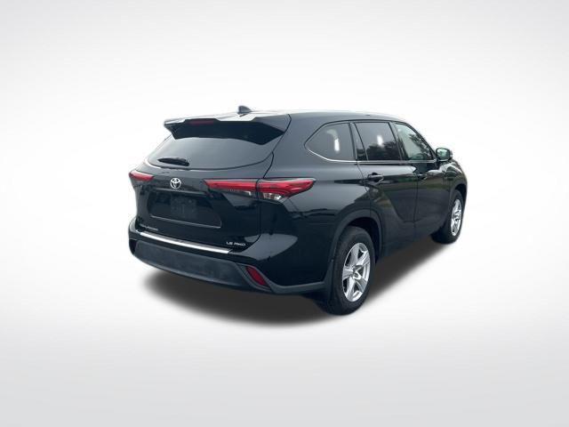 2022 toyota highlander le