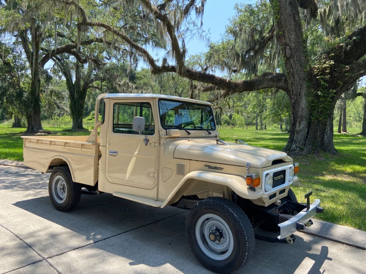 1982 toyota land cruiser: manual transmission. 6,245 miles