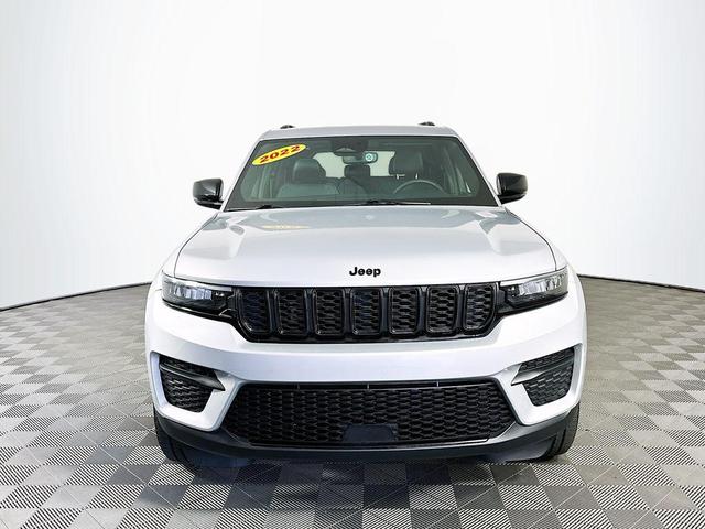 2022 jeep grand cherokee altitude