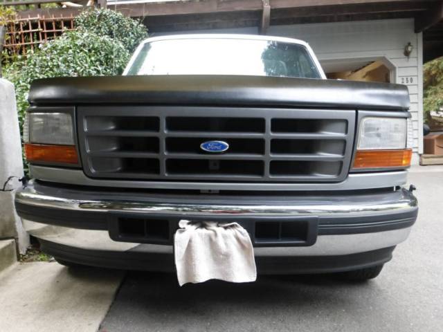 1993 ford f-150 xlt standard cab pickup 2-door 4.9l