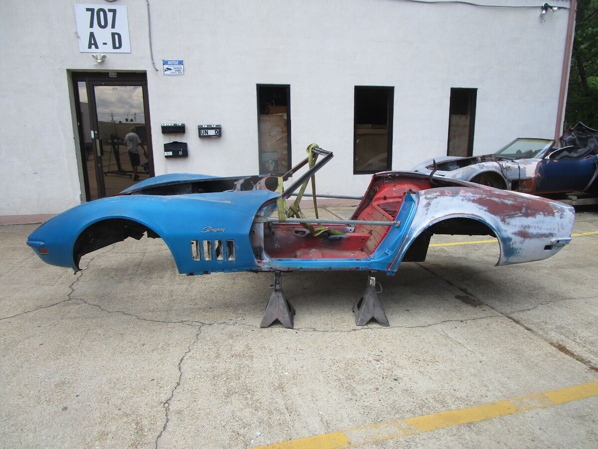 69 corvette stingray convertible body 427/390 original motor red/black