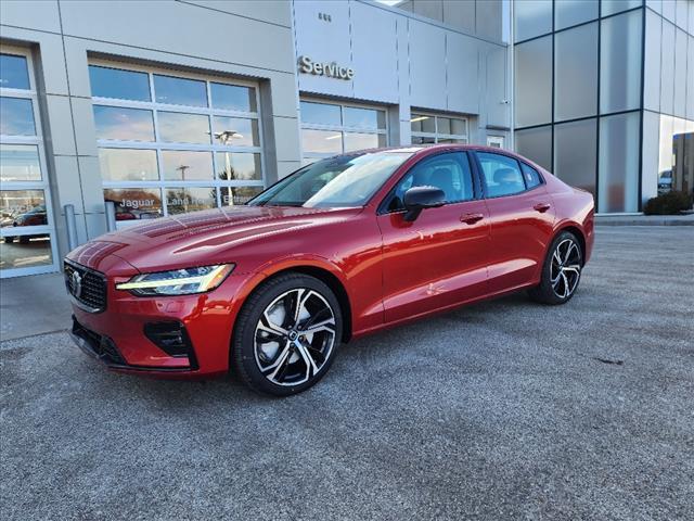 2024 volvo s60 b5 plus dark theme