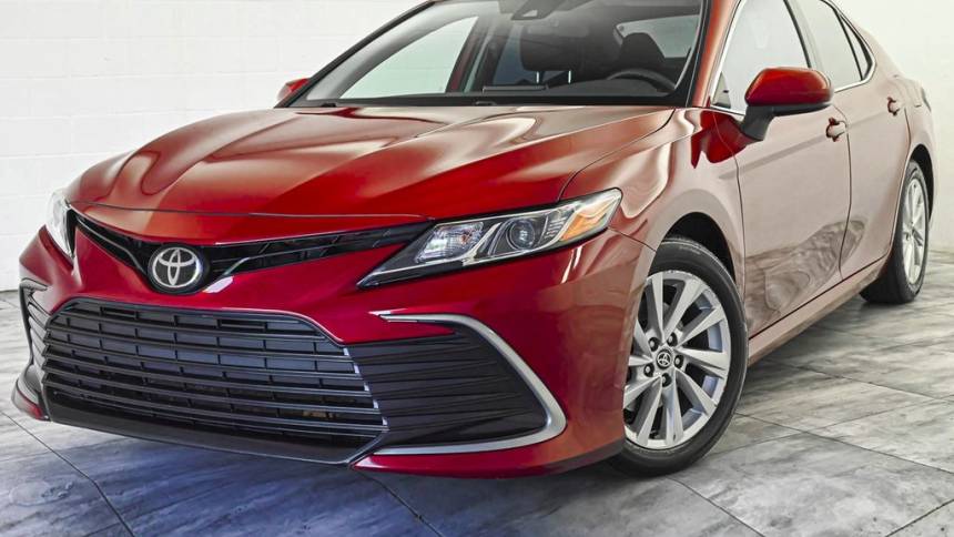 2021 toyota camry le