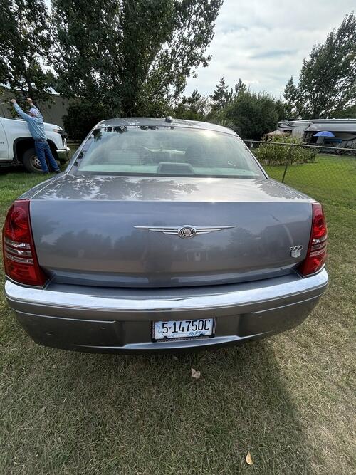 chrysler 300 100k miles new tires. oil changed new breaks runs and drives ver