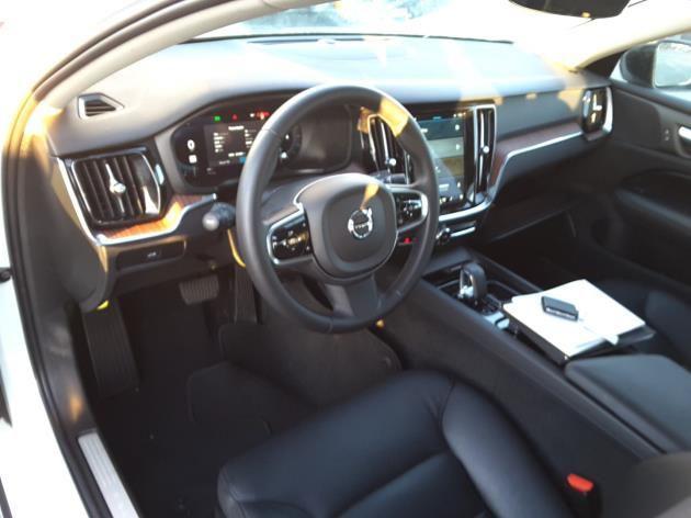 2024 volvo s60 plus dark theme