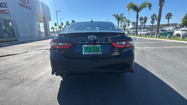 2021 toyota camry hybrid se