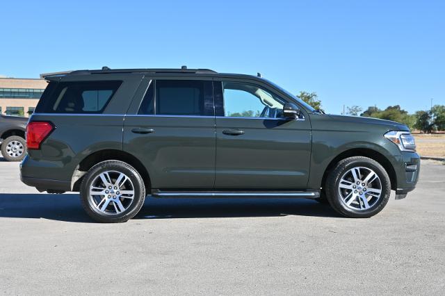 2022 ford expedition xlt