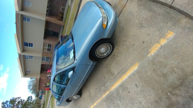 1993 chevy caprice, clean, no problems, drive smooth, a.c. and everthing works