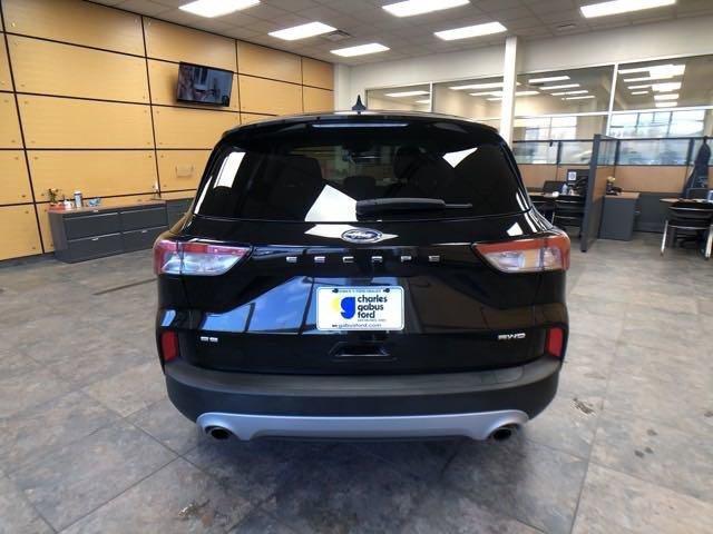 2022 ford escape se