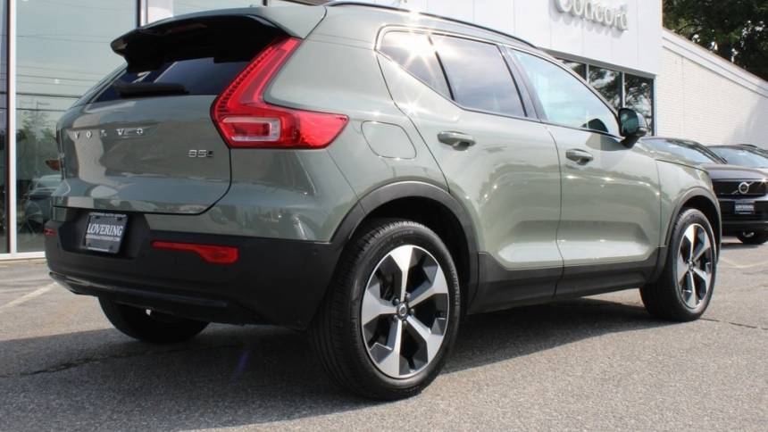 2023 volvo xc40 b5 plus dark theme
