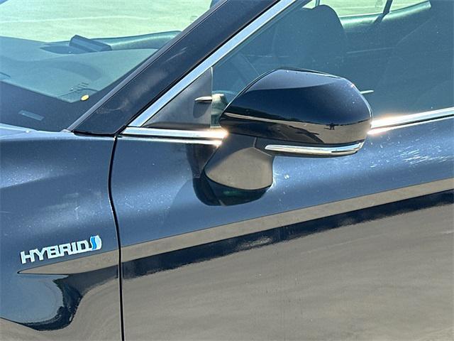 2021 toyota camry le