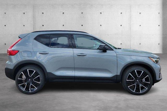 2024 volvo xc40 b5 plus dark theme