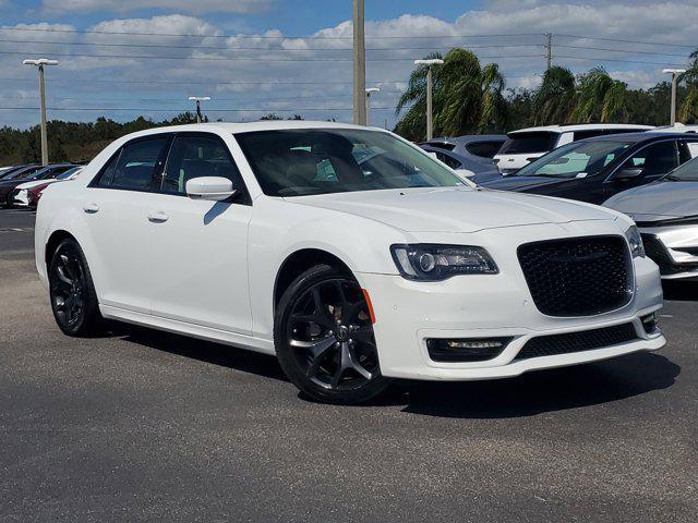 2022 chrysler 300 touring