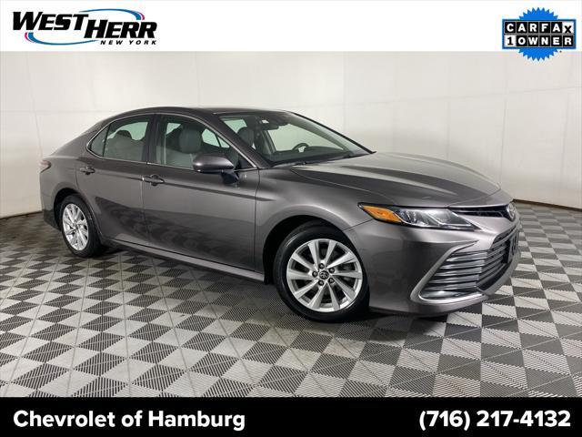 2022 toyota camry le