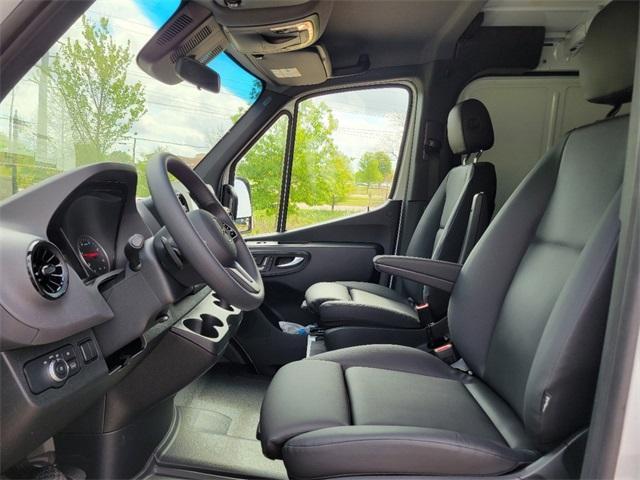 2024 mercedes-benz sprinter 2500 standard roof