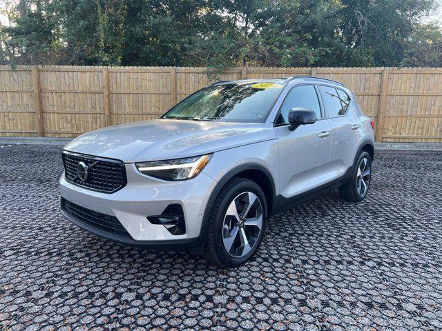 2024 volvo xc40 b5 plus dark theme