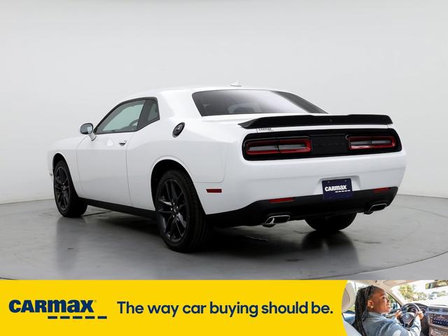 2022 dodge challenger sxt
