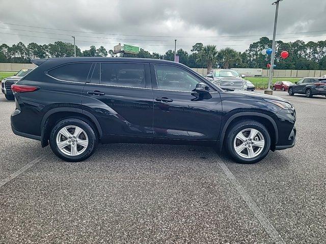 2022 toyota highlander le