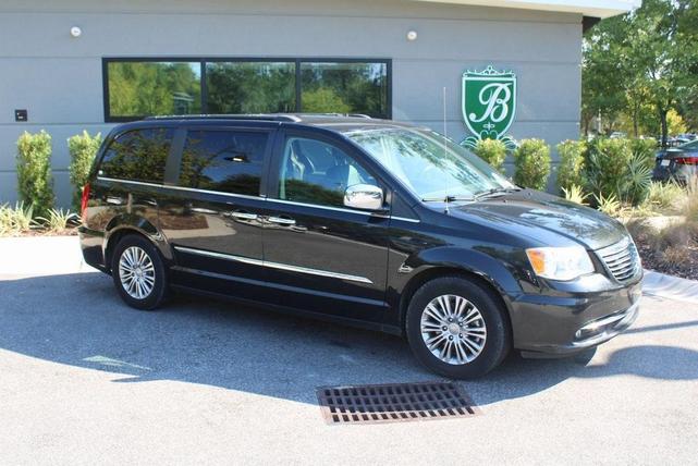 2013 chrysler town & country touring-l