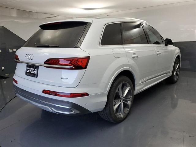 2022 audi q7 55 premium