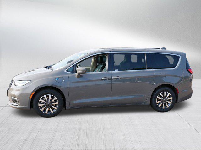 2022 chrysler pacifica hybrid touring l