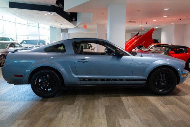 2005 ford mustang deluxe