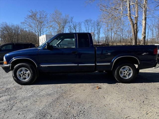 2002 chevrolet s-10 base