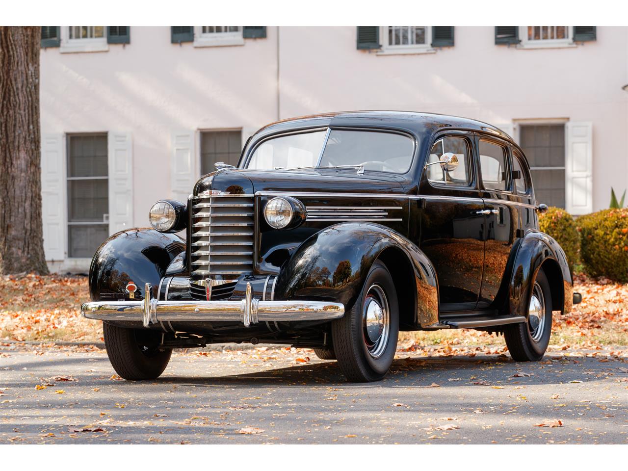 1937 oldsmobile sedan