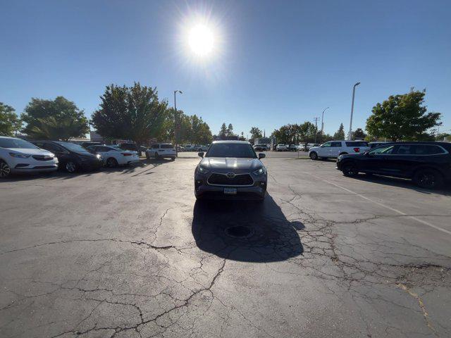 2023 toyota highlander le